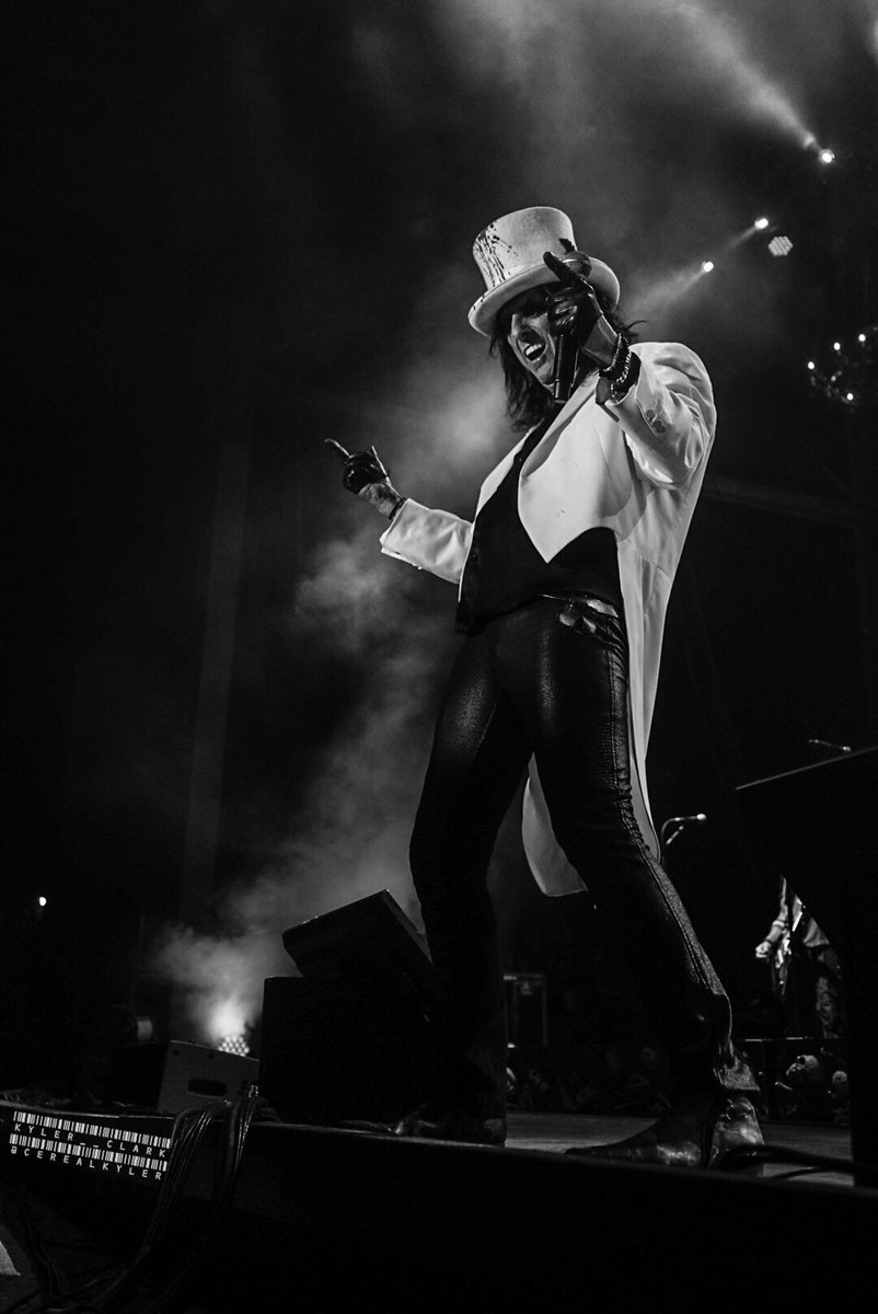 Hey, sick things, it’s Alice Cooper popping in to let you know what’s up on Alice’s Attic later. I mean, I could have it be a surprise, but I know you’re a control freak. So here you go: I’ll spin a new song from our upcoming The Revenge of Alice Cooper album, plus tell you the