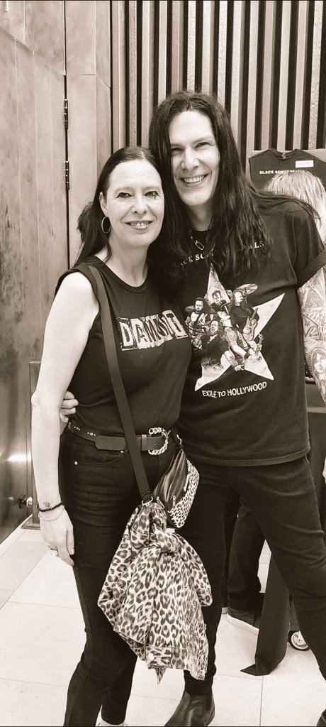 Well, it finally happend 😜 Thank you so much for all the time you took to talk, the pictures, the fun and all the hugs!! You are the best <a href="/todddammitkerns/">Todd Dammit Kerns</a> !! Big hug big love, the biggest!! 💜