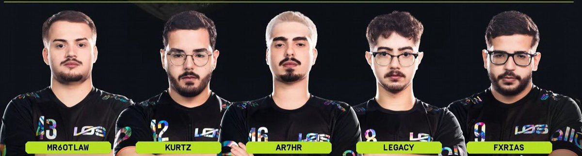 Oq fizeram com nossos rostos chega ser crime KKKKKKK mds parece q taquei maquiagem no rosto todo