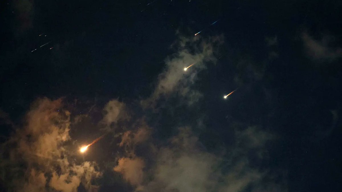 الدفاع القطرية: 19 صاروخا أطلقتها #إيران تم اعتراضها جميعا سوى واحد سقط في #قاعدة_العديد

* نطمئن المواطنين والمقيمين أننا مستعدون لتوفير الأمن في #قطر

* وزارة الدفاع كانت على تنسيق مع الدول الخليجية