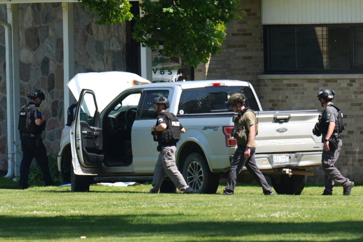 hramer's tweet image. A pastor says God and a heroic security team prevented a mass shooting at his Detroit-area church apnews.com/article/wayne-…