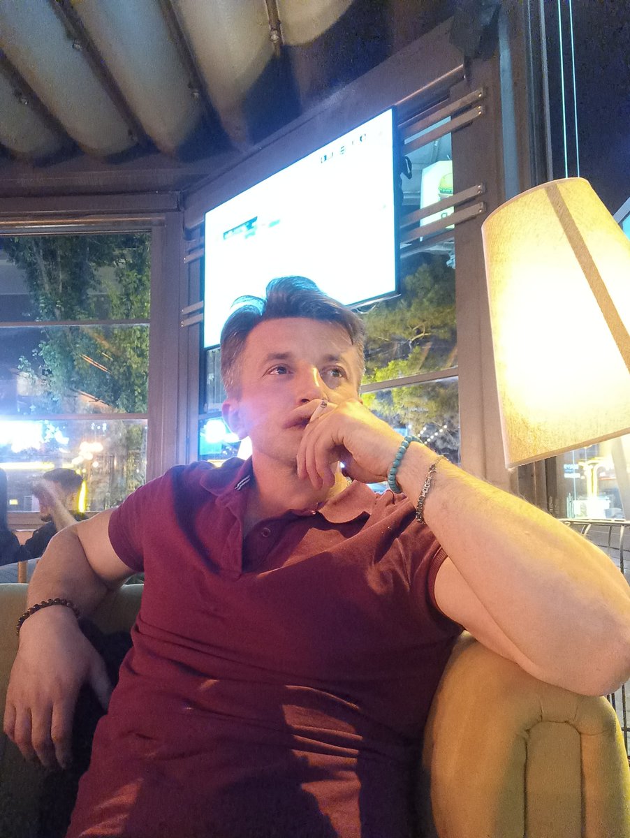 son_posta06's tweet photo. Nerdesin diye sormayın kendi halimde.
#iyigeceler https://t.co/YQCwpeeE8s