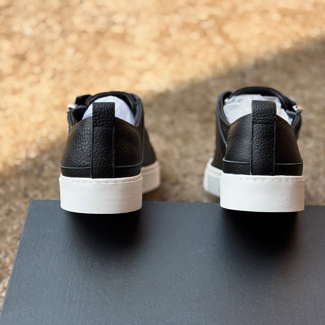 mactrendz's tweet photo. WhatsApp +256755272634 for deliveries β Classic Sneakers with Side Zip β‘ Available in sizes 40β45. Clean design meets convenience β stylish side zipper for easy wear, premium finish, and everyday comfort.
#ClassicKicksUG #MacTrendzUG #ZipUpStyle #SneakerDeliveryUG https://t.co/8C7ovl4oJY