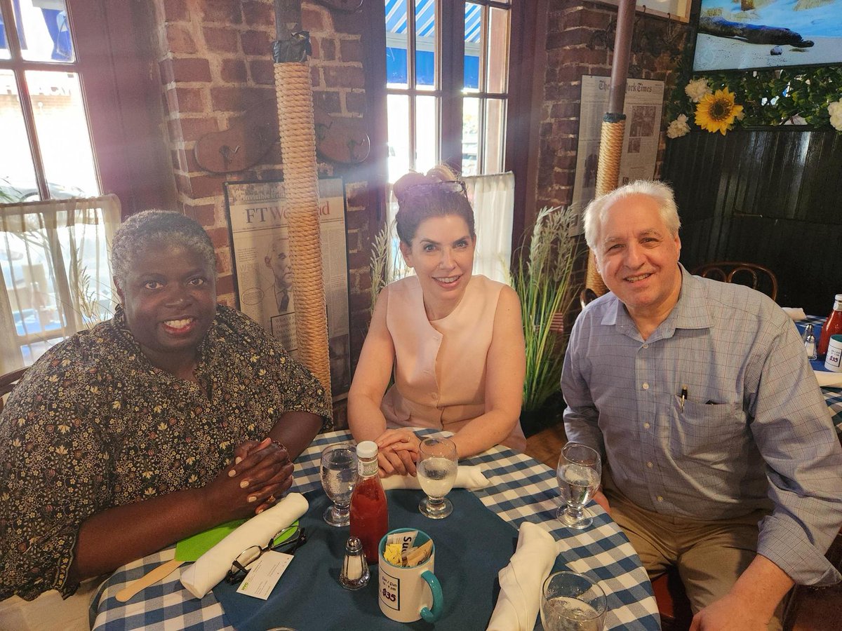 NYC_SBS's tweet photo. TY to @NYCCouncil Member @JulieMenin for joining us to visit #smallbiz in #UES today!

We talked w/#smallbiz owners from @MansionNYC + #TheBeachCafeNYC about their challenges + free @nycgov services: https://t.co/WWow9cUJTL https://t.co/QAJCvmISrU