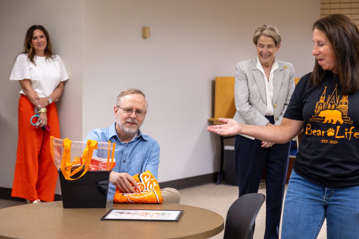 🎉 We recently celebrated the retirement of Dr. James E. Drummond. As Director of our Master of Science in Preclinical Sciences (MSPCS) program and Assistant Professor of Microbiology, he played a vital role in shaping future physicians and scientists. Thank you, Dr. Drummond!