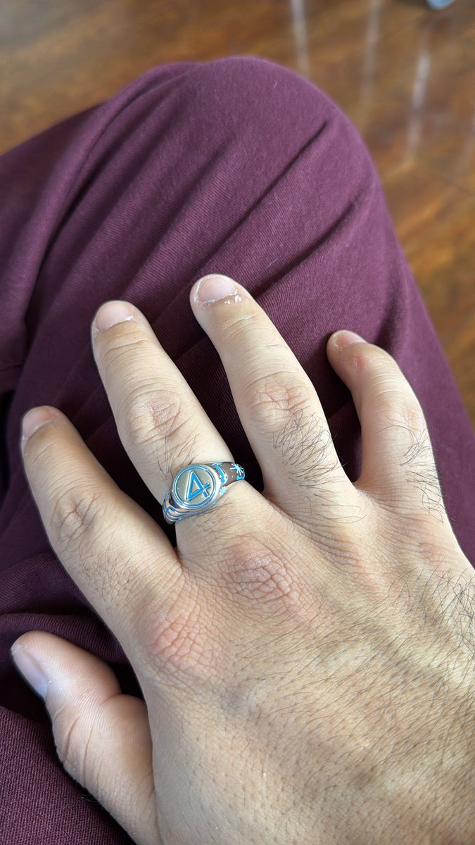 Refugio0607's tweet photo. @kingdjarins And I got the rock love ring https://t.co/zxQaVjQs0N