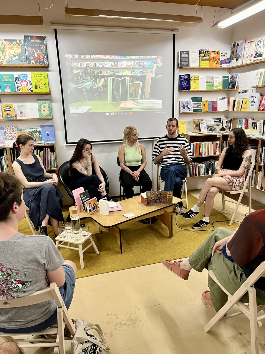 El viernes estuvieron en ANTI Rocío Agudo y Miguel Alejos de Brillo Editorial junto a Maider Gonzalo, Jara Navarlaz y Andrea Aguilera presentando:

COLECCIÓN TINTINEOS 

Maider Gonzalo Salceda, Jara Navarlaz Napal, Mikel Ruiz Pejenaute y Andrea Aguilera

<a href="/BrilloEditorial/">Brillo Editorial</a>