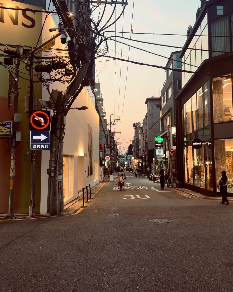 ELASTFrance_fan's tweet photo. 🌸║23/06/2025║INSTAGRAM

➥ 🌅🌉😌

#sunser #한강 #seungyeop
━━━
© @/seyng_yeop97
🇫🇷 ELASTFrance #🐧 https://t.co/LaW4Sd3KHK