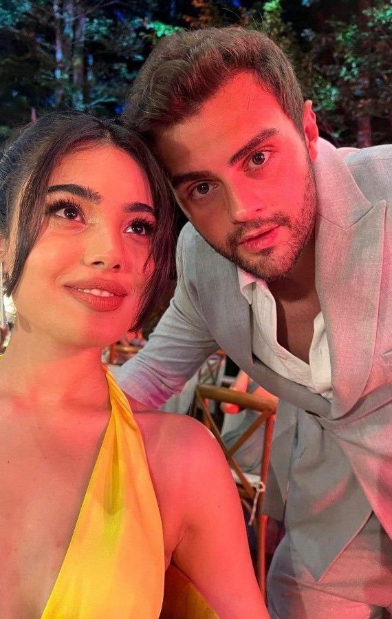 Benim partnerden reel olan shiplere zaafım var sanırım bu aralar su 3 ü aşırı tatlı geliyor…