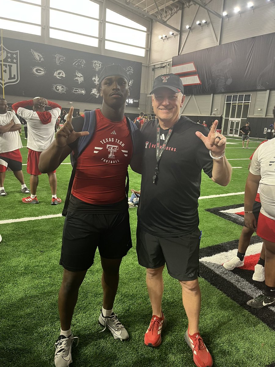 piere2livee's tweet image. I had a amayzing camp day at the Texas Tech university football yesterday ❤️🖤,l'm grateful for the opportunity to perform and showcase my talents, very grateful @GarretMcGuire @brassfield_mark @JoeyMcGuireTTU 
@joshaleman33 @NoblePolk @SHBearcatFB