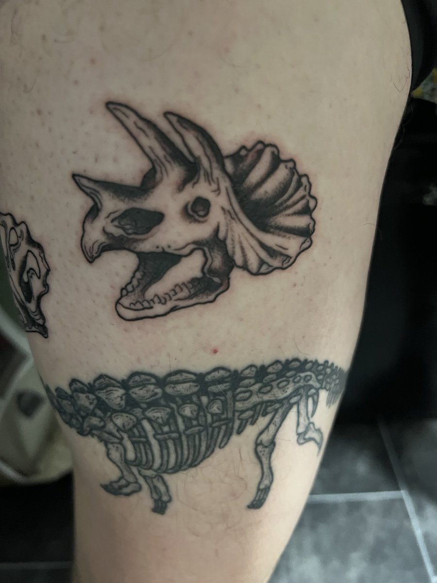 ThatSadBrit's tweet image. I got some random tattoos the other day so I’m temporarily happy again