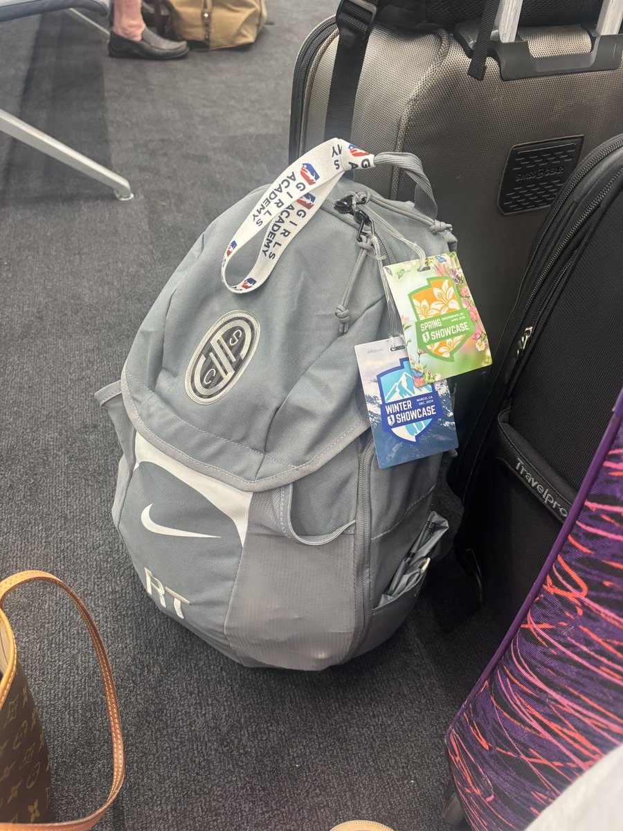 TovarReese's tweet photo. Great battle this morning that ended in a 1-1 tie. I’m super grateful to the Officials chose me for the Sportsmanship Award! They gave a GA band that I’ve added to my bag tags. #GASummerShowcase #GASummer @salvo08GA @SalvoSCGA @GAcademyLeague @ImYouthSoccer https://t.co/8wze8FPsNo