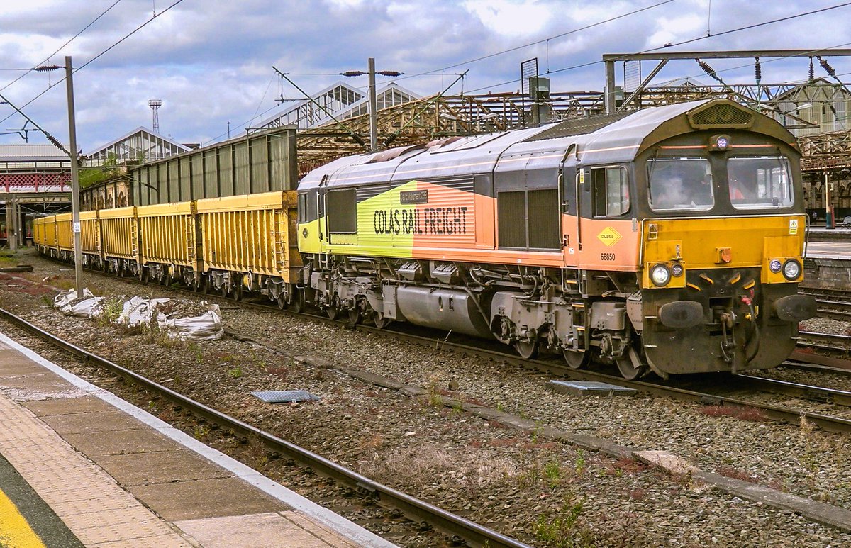 SydneyBridgeTMD's tweet image. Some shots from today’s filming at Crewe 23/6/25 #Class66 #Class93 #Class99