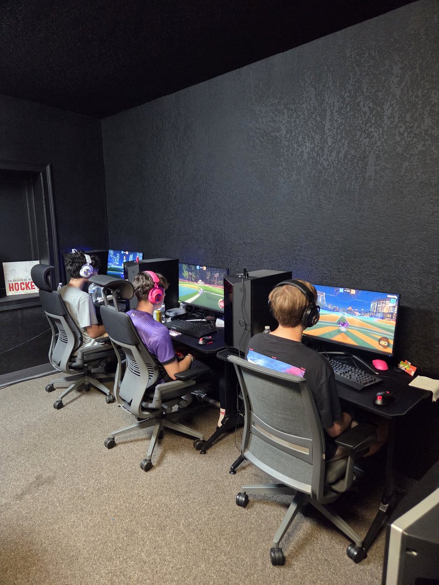 Ferra_RL's tweet image. Bootcamp terminé, l'équipe est prête ✅️🎯 #KCORP
A massive THANK YOU to @GoJamesbotGo for the hospitality at his bootcamp place, he truly went above and beyond to make sure we were comfortable and in the best conditions 💙
Loved our time here in Michigan, time for Raleigh 🇺🇸