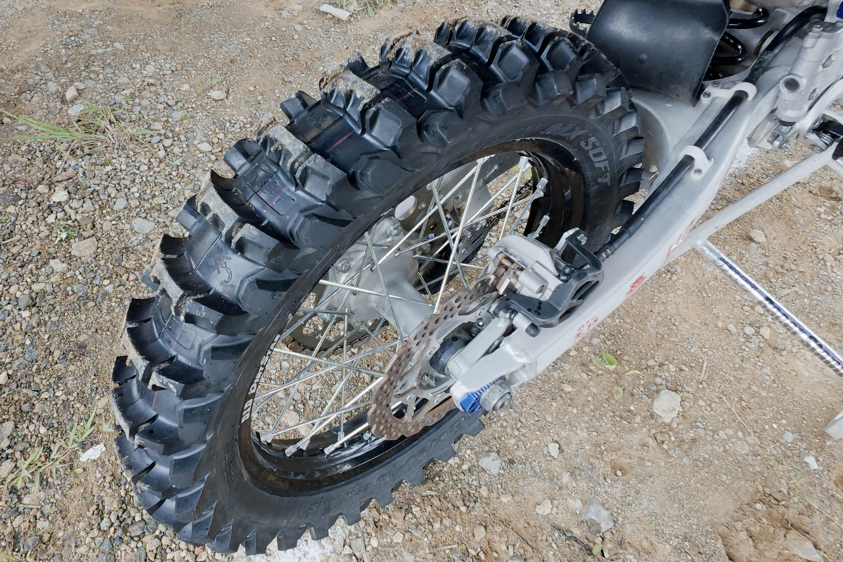 週末の雨により、ヘビーマディのコンディションとなってピレリの「スクープタイヤ」が本領を発揮したJNCC第5戦鈴蘭。馬場亮太選手が、スクープタイヤの圧倒的パフォーマンスをについて語ってくださいました。
pmfansite.com/pirelli/articl…
#Pirelli #ピレリ #PirelliMoto #jncc #馬場亮太 #スクープタイヤ