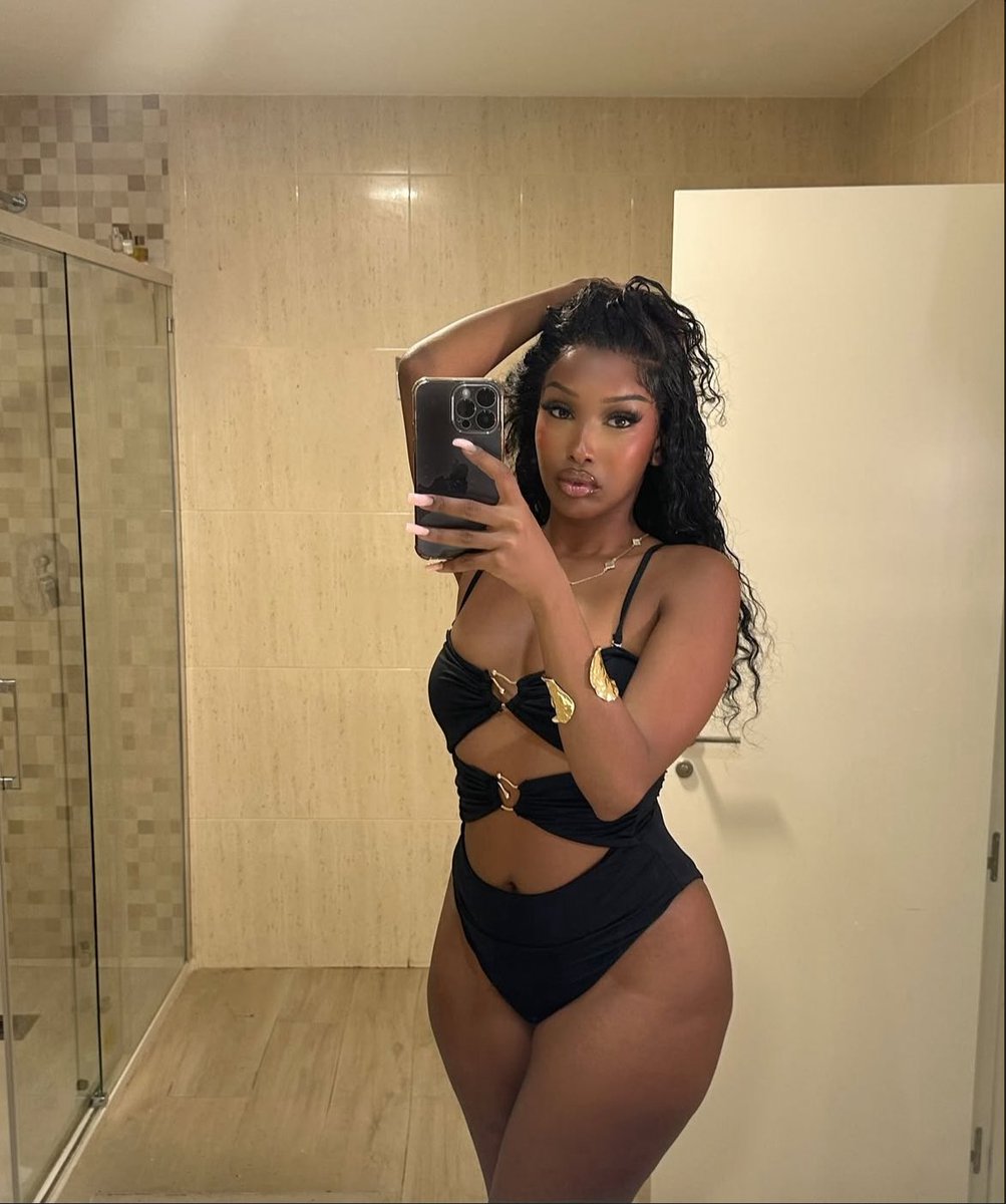 IsisWorlddUk's tweet photo. her body tea &amp; Is all natural 🤭 https://t.co/b61GhKd3AF