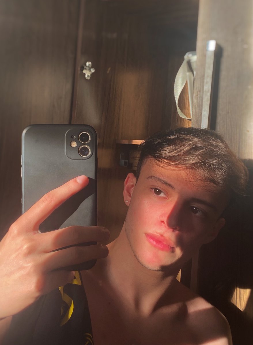 johniw_'s tweet photo. oi 🙃 https://t.co/38x4hETPYl