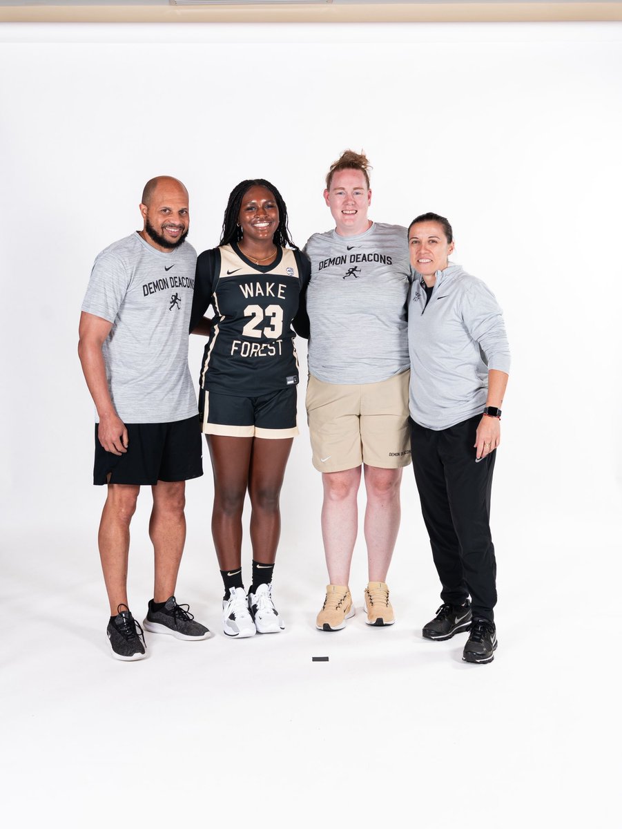 SydMarshall27's tweet image. deactown what’s the word?!?! 💛🖤 #unofficial #notcommitted