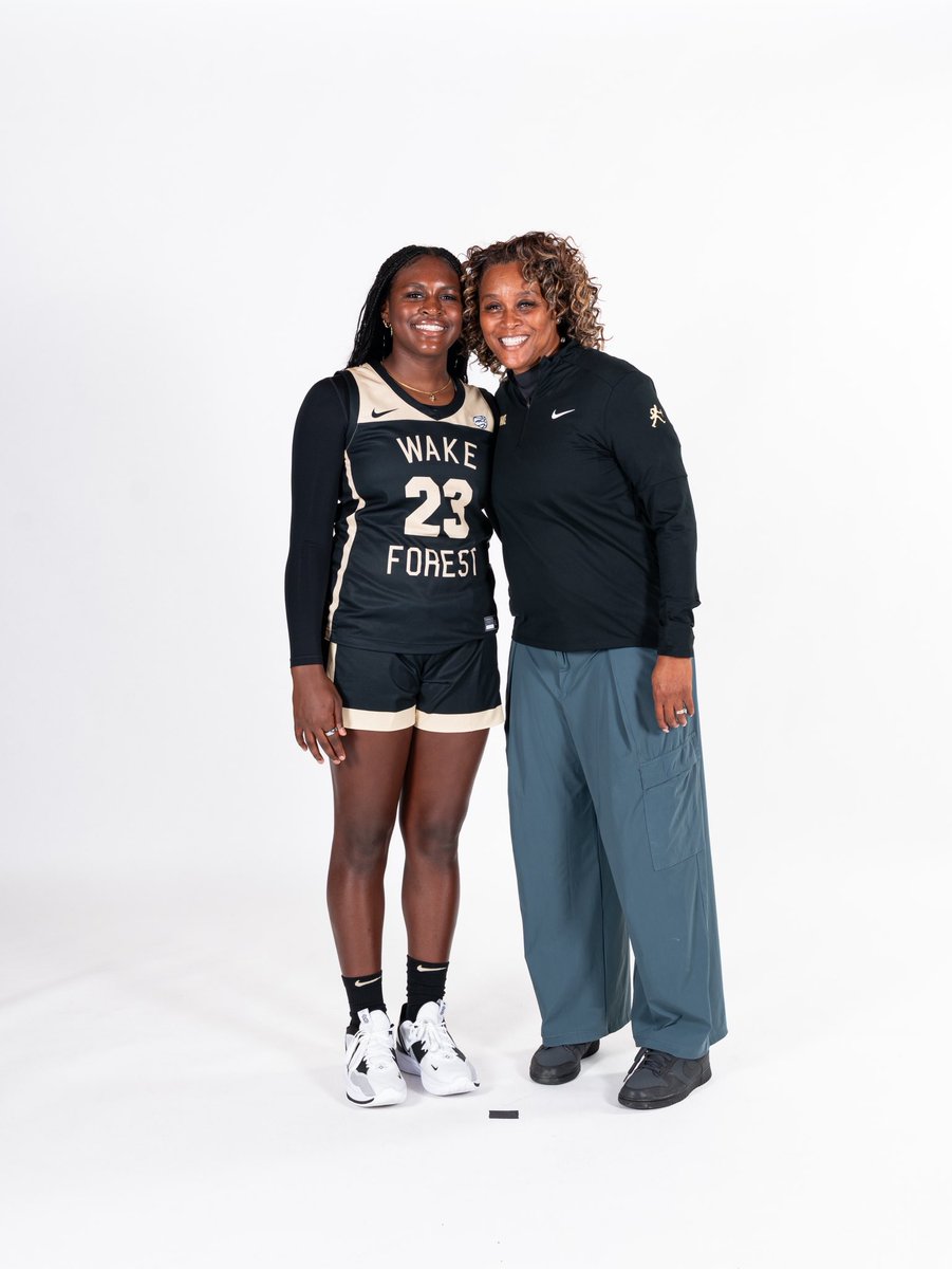 SydMarshall27's tweet image. deactown what’s the word?!?! 💛🖤 #unofficial #notcommitted