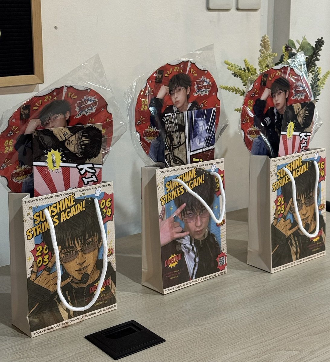 thirteen7th's tweet photo. 𝓱𝓪𝓹𝓹𝔂 𝓼𝓾𝓷𝓸𝓸 𝓭𝓪𝔂!

a small give away for sunoo’s birthday!

2 winners of #SunshineStrikesAgain Event Kit

☀️mbf, rt, like this post 
☀️reply your fave Sunoo pic with his bday tags 
☀️ends: TBA
☀️ph only https://t.co/vHLdCQK3Om