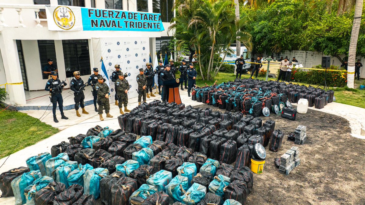 PNC El Salvador tweet media