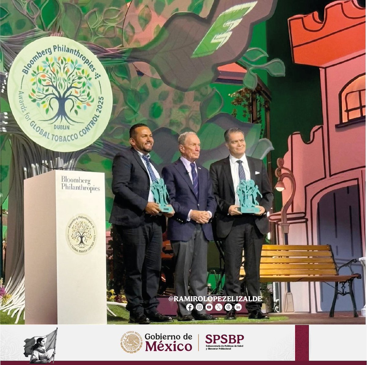 RamiroLopezE's tweet photo. Un honor recibir el Premio @BloombergDotOrg 2025 en representación de México por nuestras políticas firmes contra el tabaquismo. Este reconocimiento es de todas y todos los que luchan por un país #LibreDeHumo. 🚭
#MéxicoSinTabaco #BloombergAwards2025 #LibreDeHumo #PorMéxico🇲🇽 https://t.co/wcAIsswRJP