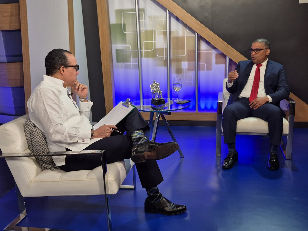 hectorherrerac's tweet photo. Hoy en De Entero Crédito me acompaña el ex-ministro de @RDMOPC, ingeniero Ramón Pepín alto dirigente del @PLDenlinea 
8PM por RNN canal 27 y en Youtube por Héctor Herrera TV. https://t.co/wCabaueuSn