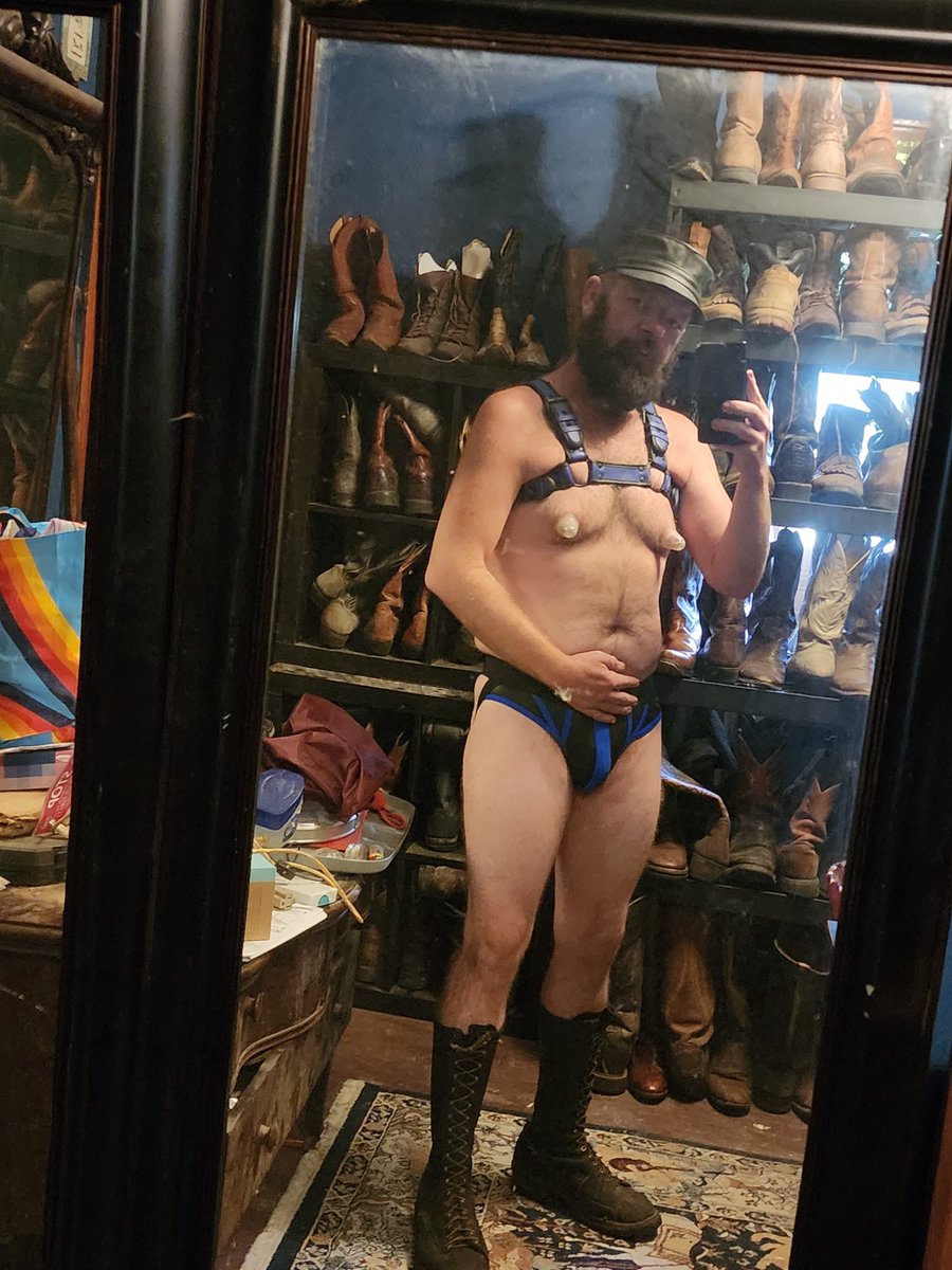 BootguyL's tweet photo. When @xxxxjahvier has to work, and ya can't sleep...video uploading to https://t.co/DGDSfptTJc https://t.co/X5xCSsZdIg