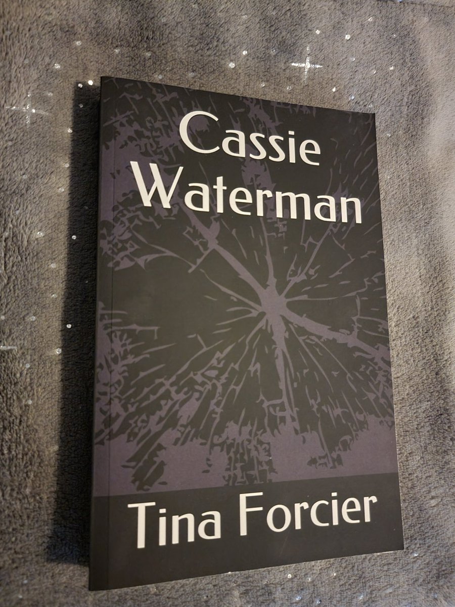 tinasunshine95's tweet photo. 💌 friendships fiction 💌 new workplace 💌 new friends 💌 trying to find yourself 💌 haunted by memories 

Cassie Waterman is available on Amazon in paperback. 🖤💜 #womensfiction #contemporaryreads #romancebooks https://t.co/oY4t0fcpu6
