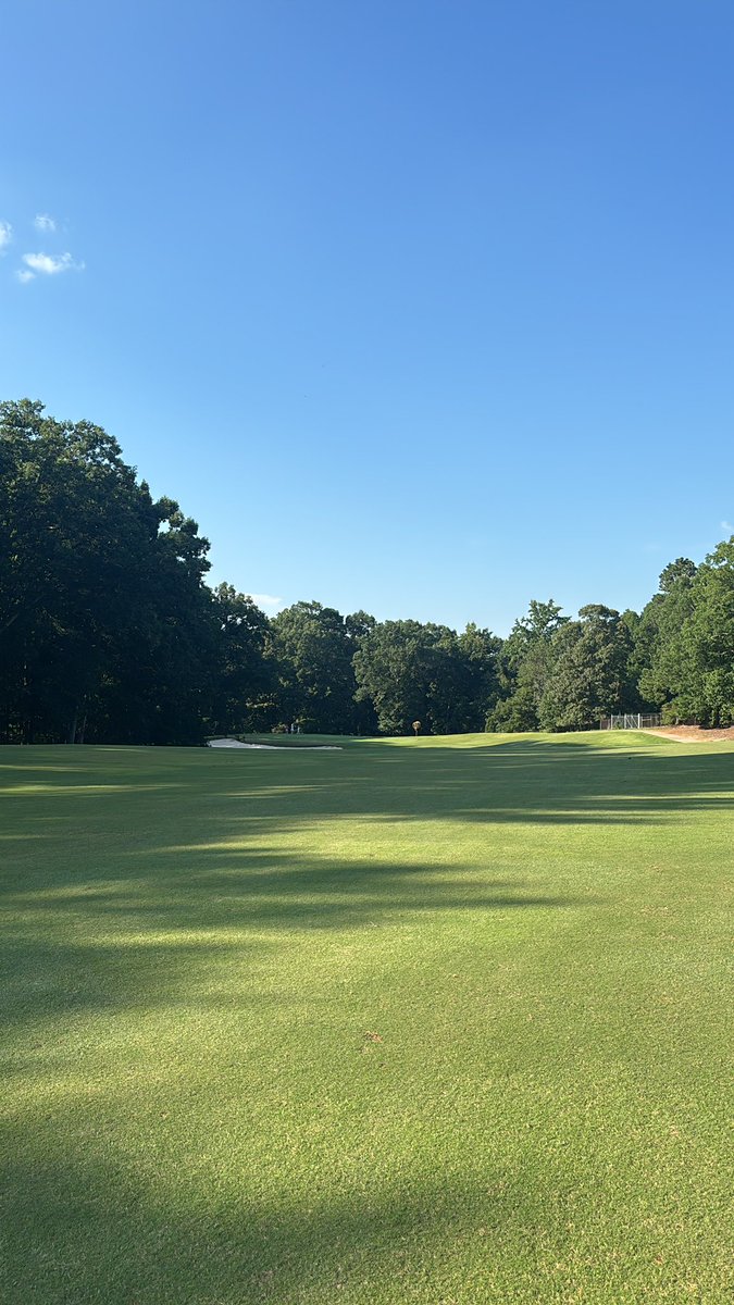 morleysmustache's tweet photo. I somehow got sandwiched in between the middle of a woman’s league and I’ve never played a slower round of golf in my life #shrinkthegame #backtothekitchen https://t.co/PmtuN4TasH