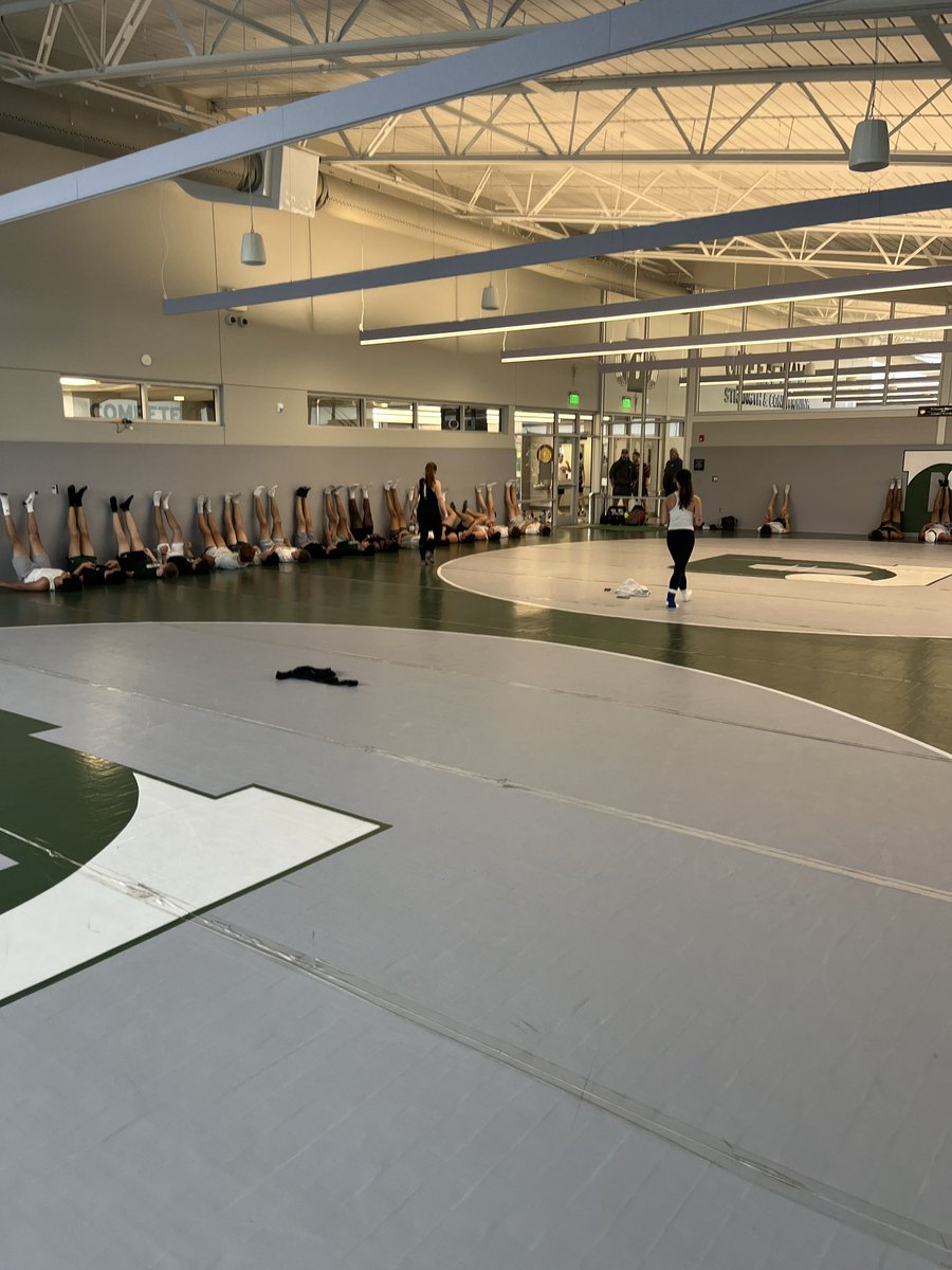 DelbartonSports's tweet image. Huge thanks to @stretchlab Basking Ridge for keeping the Green Wave moving strong all season long. Today they worked with the football team after a big summer workout, helping us recover, stay flexible, and stay ready. Appreciate you all for the continued support!