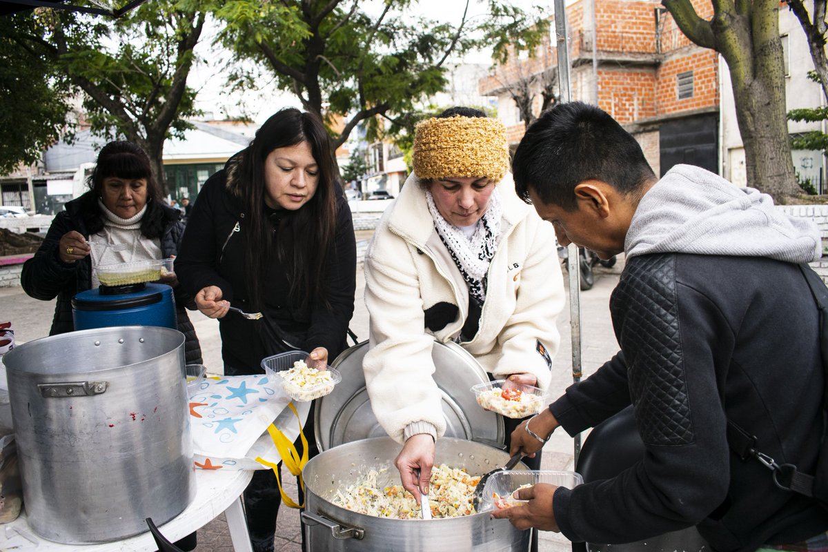📢 Primer jornada solidaria.

👏Este fin de semana realizamos la primer jornada en el barrio de Barracas.

✨Taller de salud mental.
 ✨Recreación con niñxs.
✨Asesorías jurídicas. 
✨Refacciones y limpieza en la plaza del barrios.
