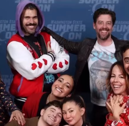 THEYRE FINALLY NEXT TO EACH OTHER YAY