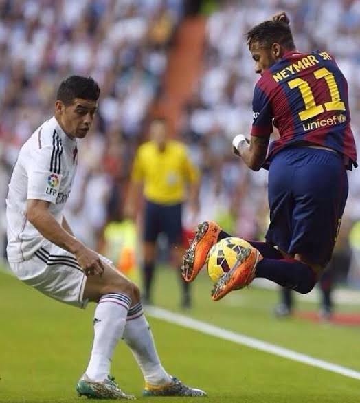 "Yetenek, yapabilmenin hazzını arar. Bu nedenle  futbol öncelikle bireysel bir oyundur. Takım sonraki meseledir."

Eye of The Scout