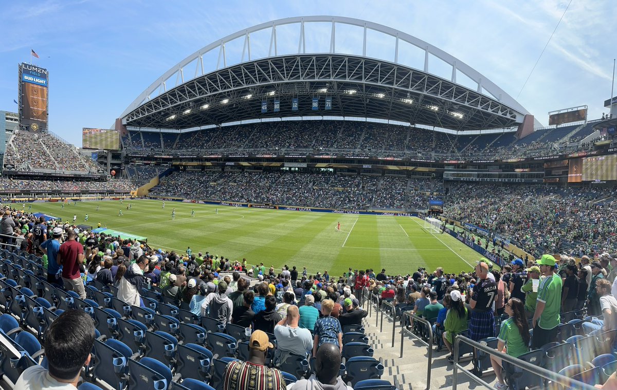 futbolnw's tweet photo. 50,628 almas futboleras se hicieron presentes en el partido vs Paris Saint-Germain #SoundersFC #FIFACWC en el #lumenfield en la ciudad de #CityofSeattle @ElRey1360 @CaritoSports https://t.co/ZJl7EjziMj