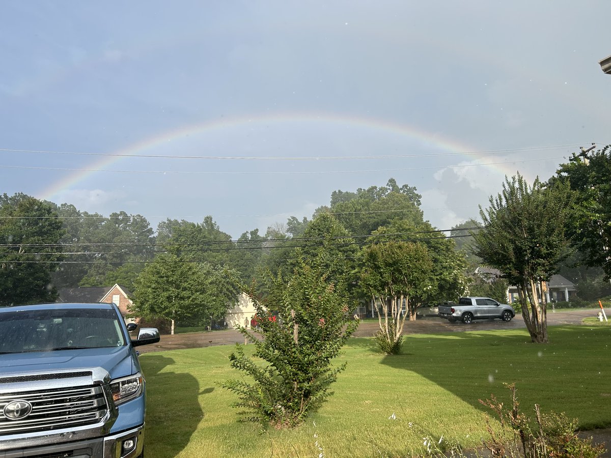 dphelps34's tweet photo. Captured a rainbow in the rain that developed right over us this afternoon. https://t.co/d6hZWDCvZd