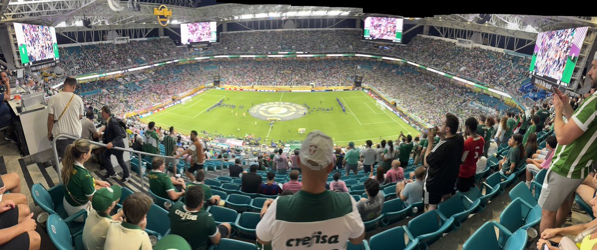 I might be Brazilian but we are 🩷🖤 Tonight! Vamos Inter!!!