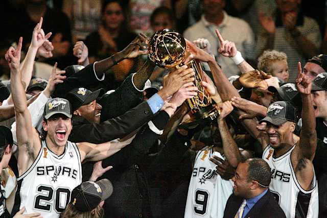 🇦🇷20 años de este momento inolvidable! Qué duros son los Game7! 🏆
🇺🇸20 years from this unforgettable moment! Game7s are tough!! 🏆