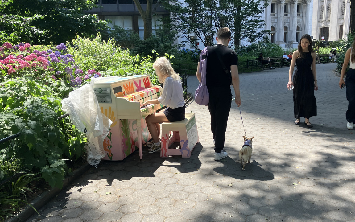 SiegelNYDN's tweet image. Early Monday morning a passerby plays, appropriately enough, "Summertime" on the Sing For Hope @singforhope piano in Madison Square Park.
