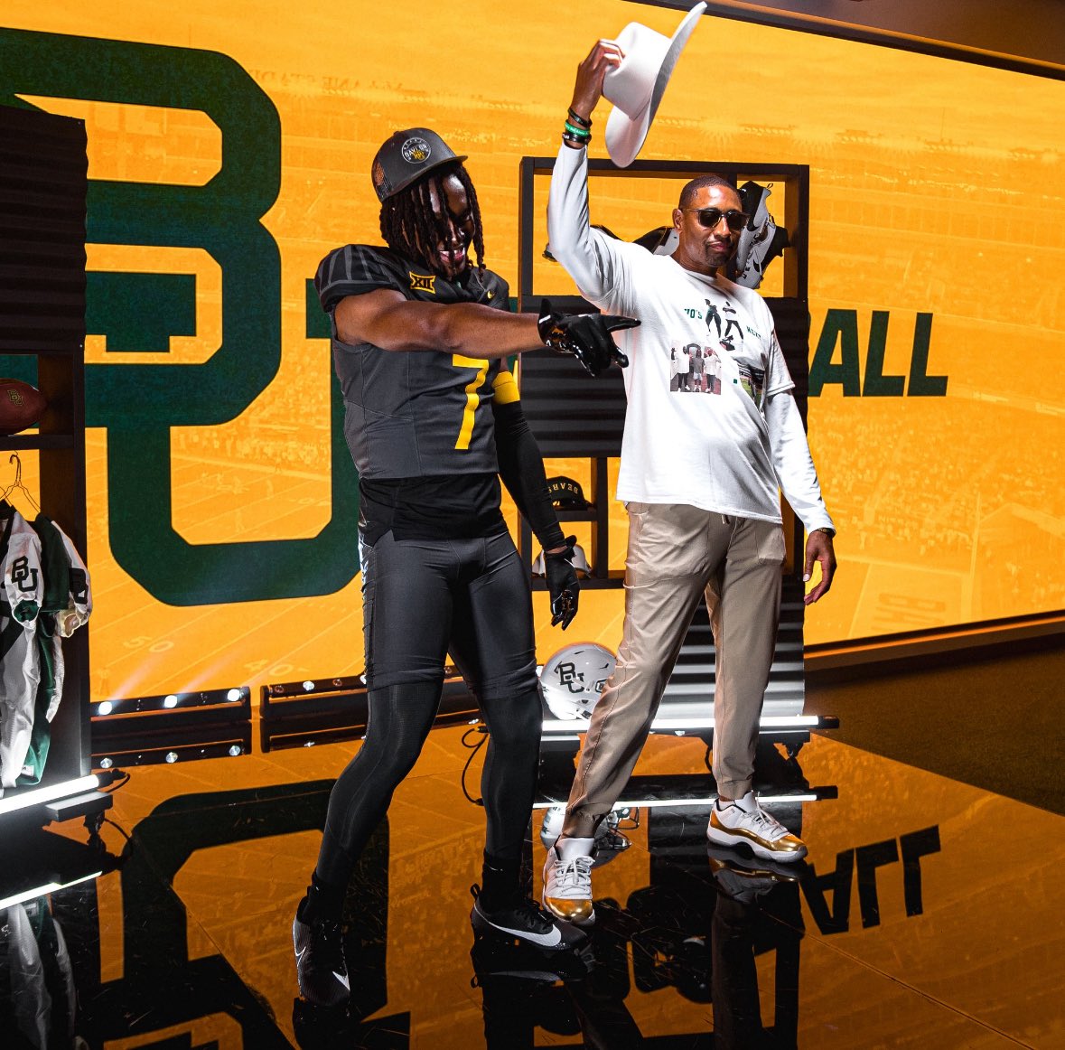 4⭐️ WR and top 150 overall prospect Chase Campbell shared photos from his #Baylor official visit. #SicEm