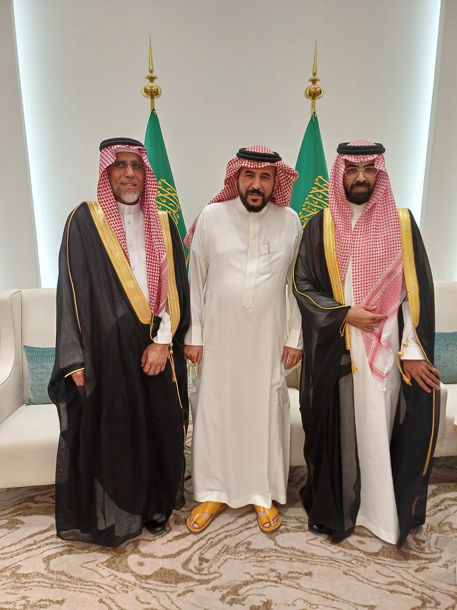 تشرفت مساء يوم الأثنين بتلبية دعوة الأخ الكريم #صالح_بن_حمود_المحترش  بحضور زفاف كريمته الى الشاب  #احمد_بن_عبدالله_الناصر  ،في قاعة  اروما للمناسبات في مدينة الرياض - أسال الله أن  يبارك لهما وأن يجمع  بينهما بخير، وأن يرزقهما الذرية الصالحة ، واسأل الله لهما التوفيق والسعادة