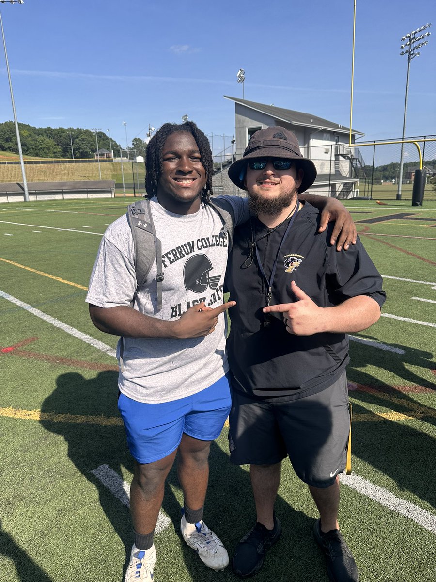 Easmith08's tweet image. Had a great time this weekend showcasing my skills @FerrumFootball looking forward to coming back in the fall for a game
@CoachJeffGerzog @RawMeat_FB