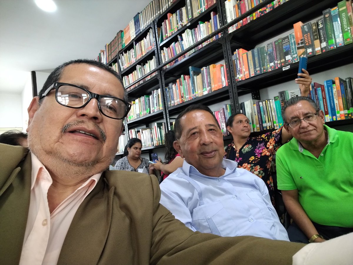 En recital del Dr José Loor.. Portoviejo.