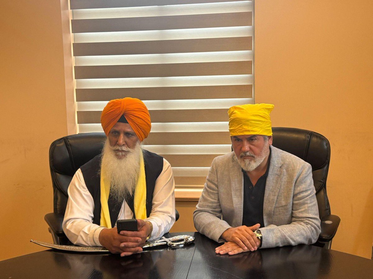 J’ai hâte de le voir au prochain défilé #LGBTQIA2S+, déguisé en drag queen ou en petit chien et tenu en laisse, promené par <a href="/MarkJCarney/">Mark Carney</a>. 😁