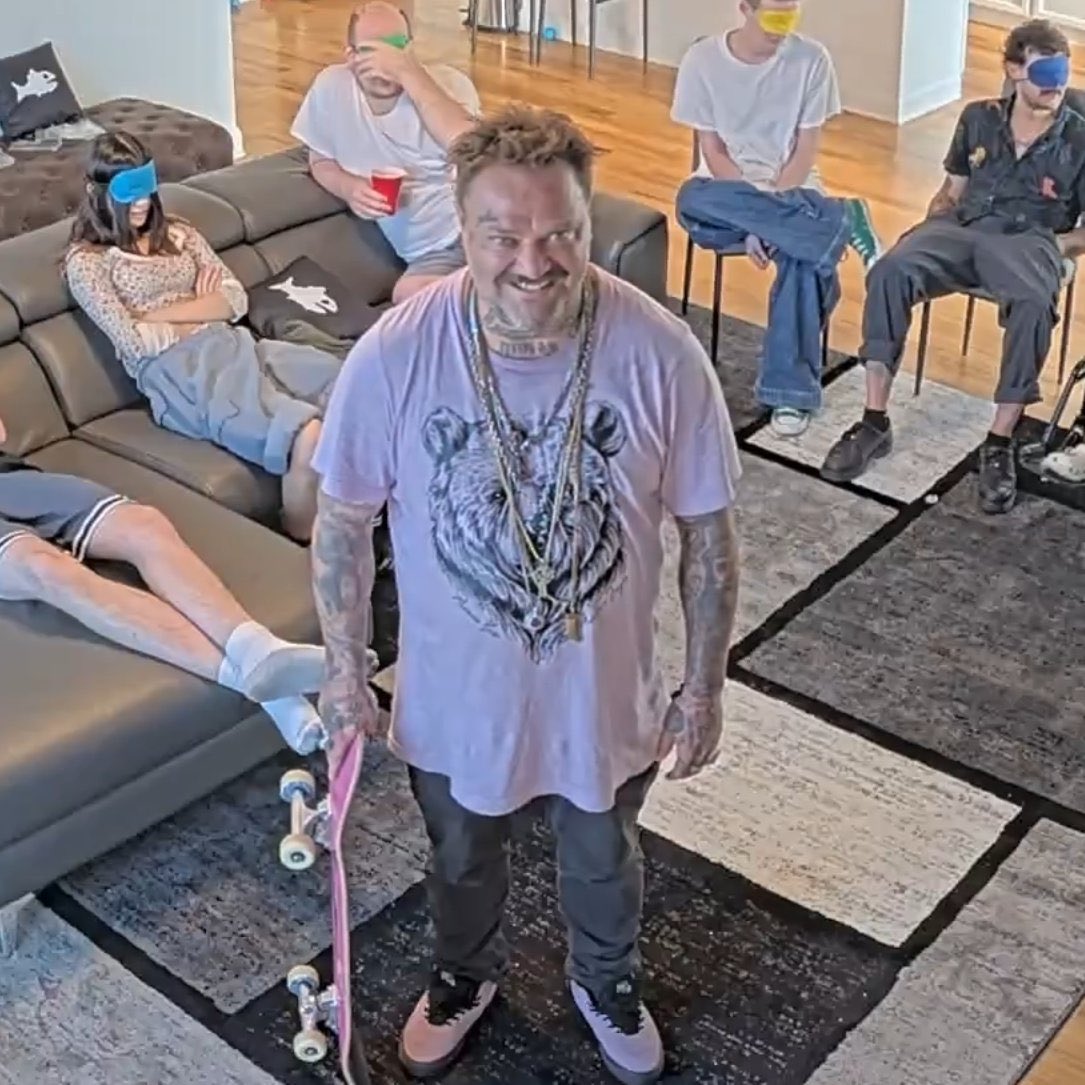 rickyberwick's tweet image. BAM MARGERA ON FISHTANK??? WOW 

who's next??