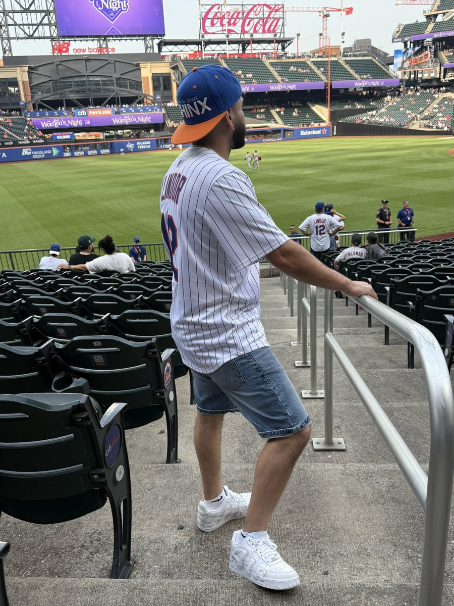 We’re here let’s go Mets #LGM