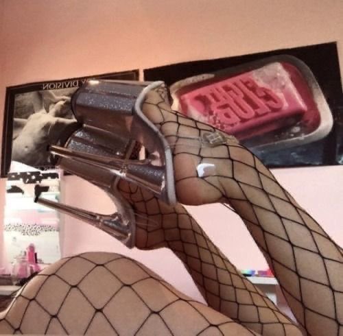 وقف دقيقه وادخل عله الصوره وتخيلها جزمتي ابيك تلهث وتركع لها وتلحسها وتشمها وتبوسها خلال دقيقه وحده وتسوي حقض للتغريده عشان تسوي نفس كذا كل يوم ياجزمه يلا وين خاضعيني😌👠