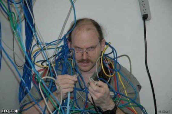 في الوقت الذي يعلن ترامب وقف إطلاق النار بين إسرائيل وإيران  تقصف طهران قصف شديد جداً

ترامب اكبر زليغ وايرات