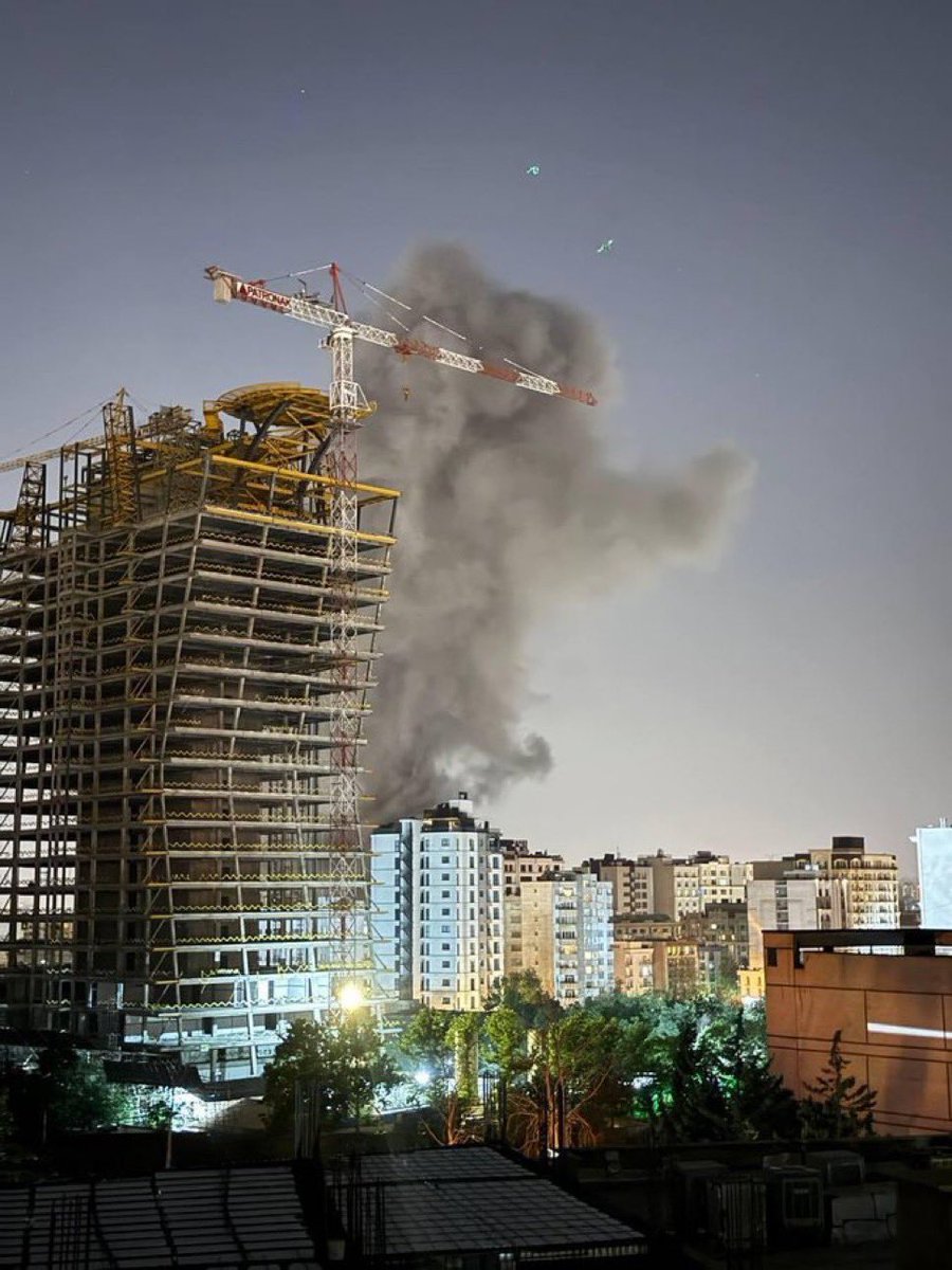 "Israel"

Por estas imágenes que circularon de un nuevo ataque a Irán. Algunos dicen que ya acordaron pero acá no saben lo que es un alto al fuego, tienen ganas de seguir cagándose a bombazos los hijos de re mil putas.