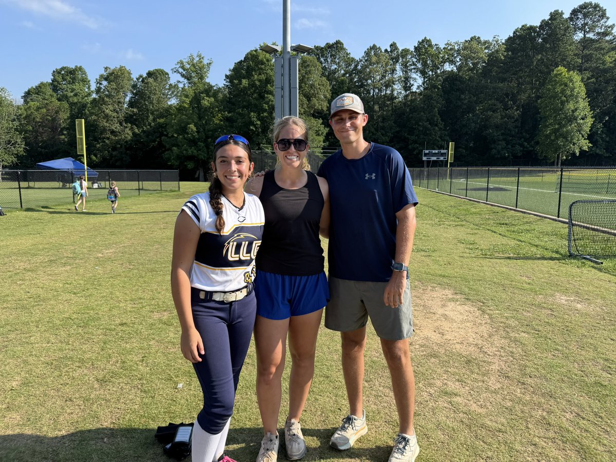 AvaHorswood_28's tweet image. I was SOOOO fortunate to be able to guest play with these amazing, funny, athletic, welcoming BALLERS at the Scenic City tournament in Chattanooga this past weekend. Thank you Coach Rachel @rhvaughan5 and Coach Jake! LLG Futures SC 14U @Org_LLG